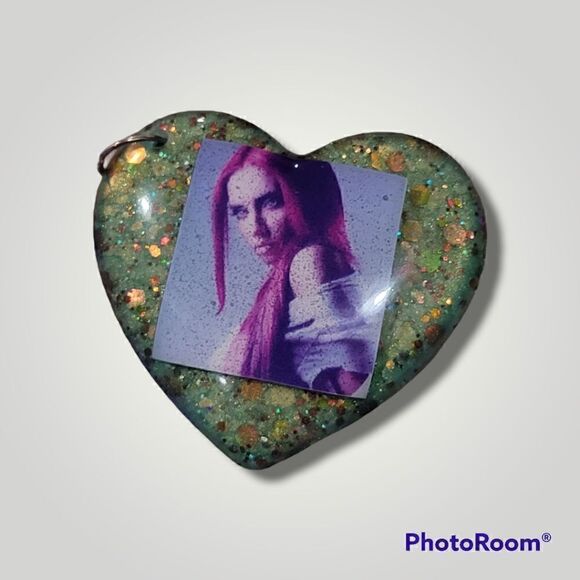 Luna Vexa Green Glitter Heart Keychain - Picture 10 of 16